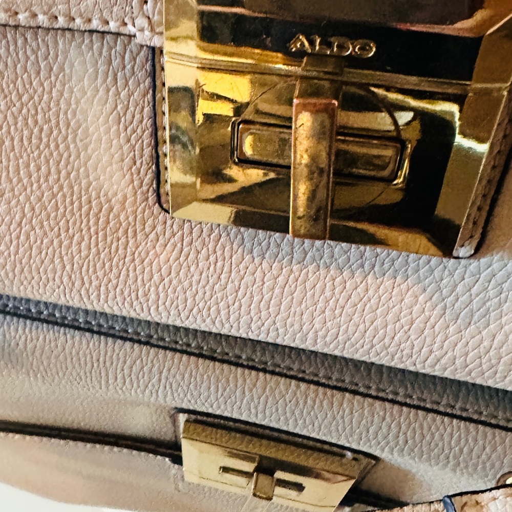Highlight Handbag - Picture 8 of 9